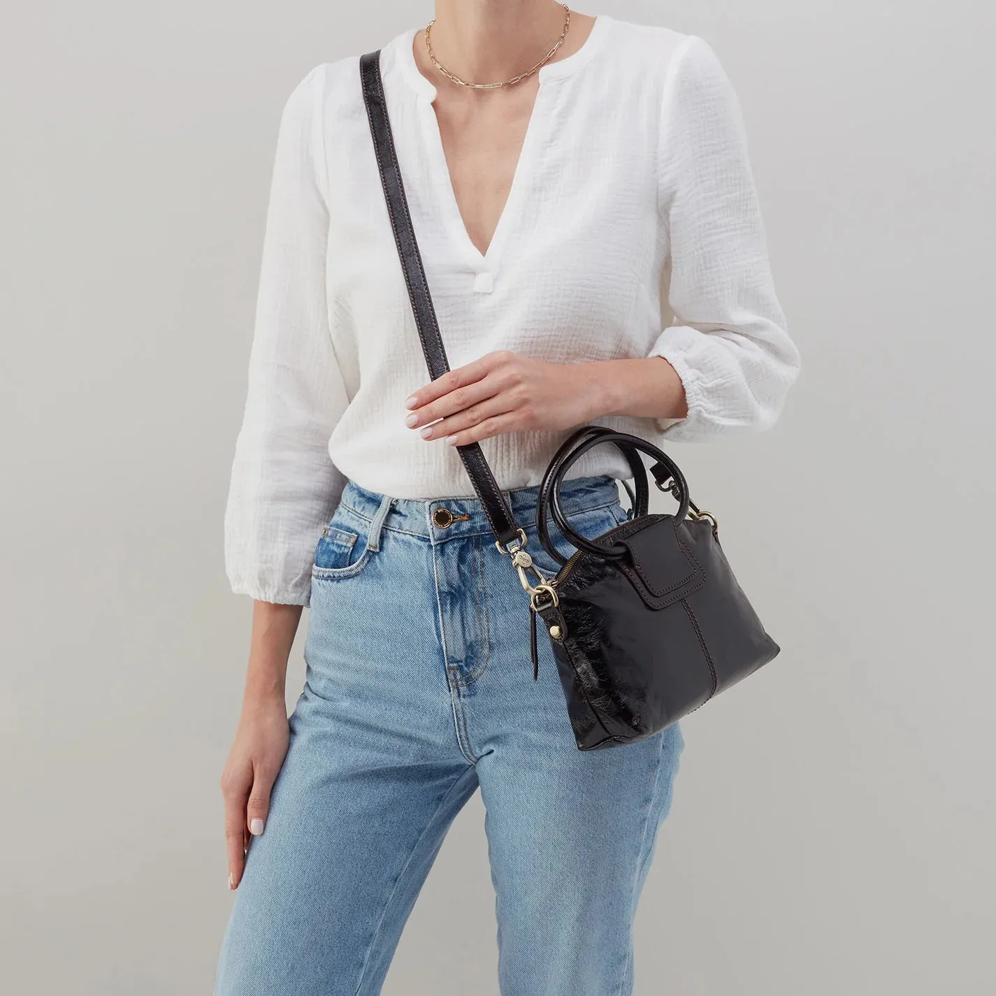 HOBO SHEILA TOP ZIP CROSSBODY